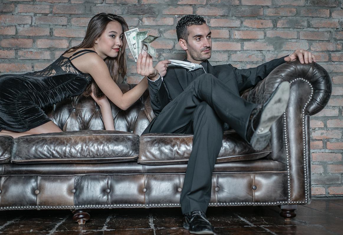 How-to-be-a-Sugar-Daddy-During-Economic-Downturns.jpg