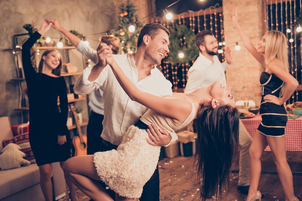 sugar-dates-around-Christmas-activities.jpg