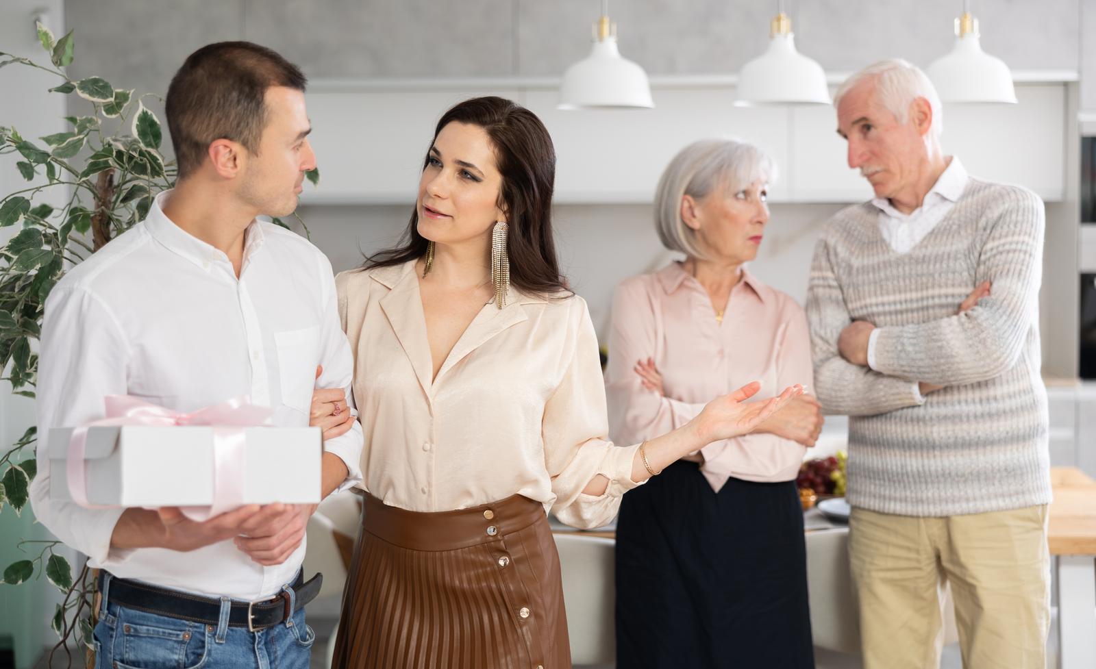 Early-Introduction-to-Family-and-Inner-Circle-Friends.jpg