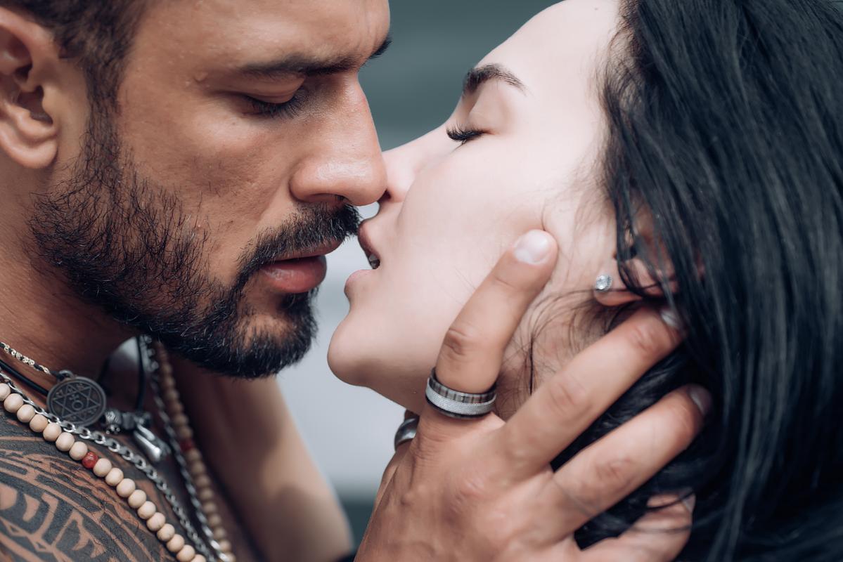 No-strings-attached-sugar-daddy-relationship.jpg