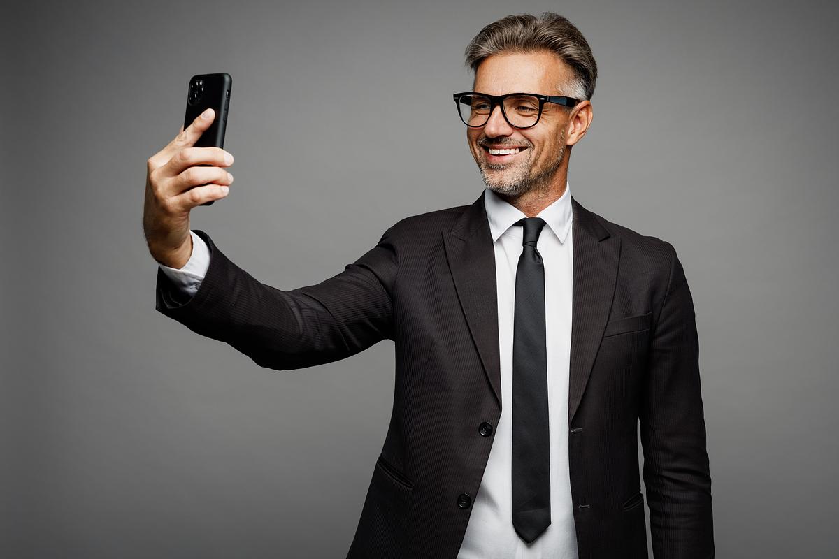 Learn-how-to-take-better-selfies.jpg