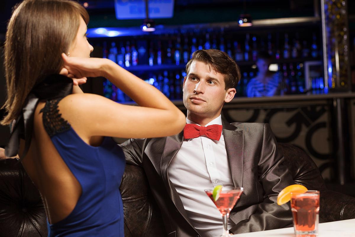 best-bars-in-nyc-to-find-rich-men.jpg