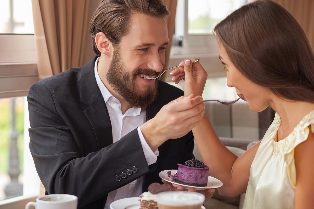 The-Appeal-of-the-Cheesecake-Factory-for-Dates.jpg